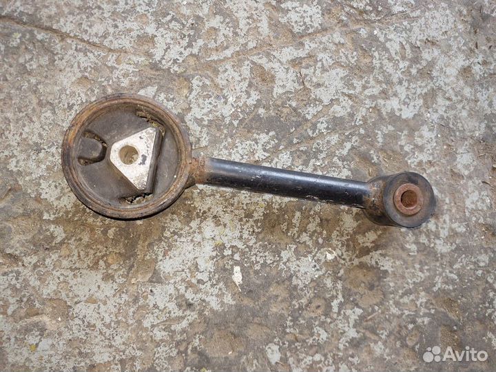 Подушка двигателя нижняя,задняя мицубиси кольт