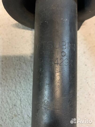 Стойка амортизатора Mitsubishi Pajero 3