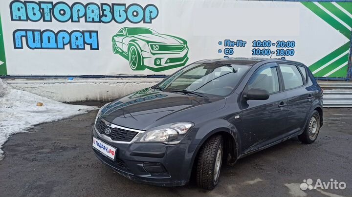 Обшивка двери багажника правая Kia Ceed 81740-1H00