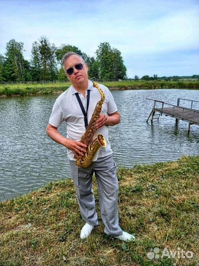 Саксофонист на праздник