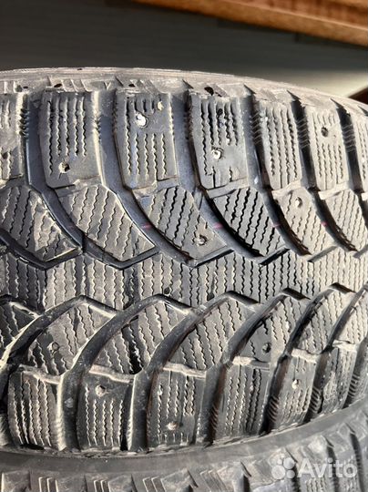 Bridgestone Blizzak Spike-01 235/50 R18