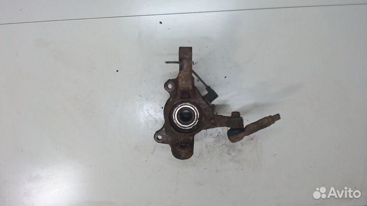 Ступица (кулак, цапфа) Toyota Avensis 2, 2004