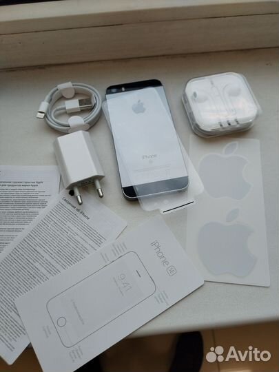 iPhone SE, 32 ГБ