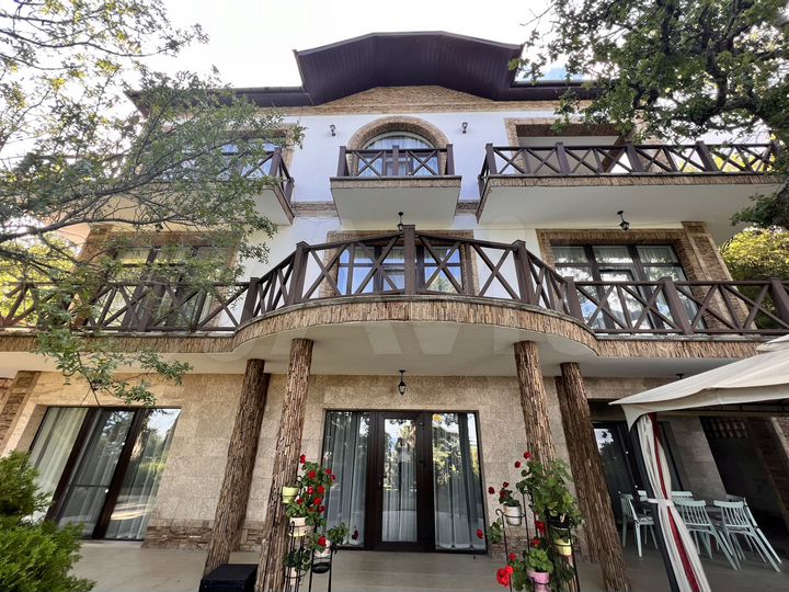 Дом 350 м² на участке 18 сот.