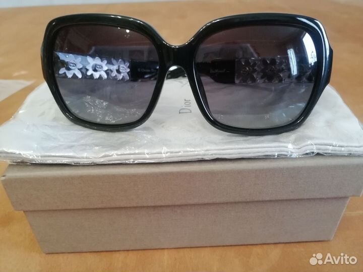 Солнцезащитные очки женские