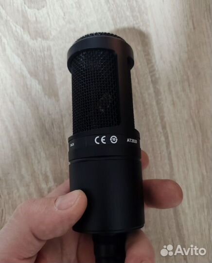 Микрофон audio technica AT 2020