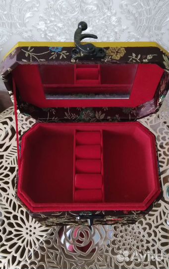 Шкатулка для украшений