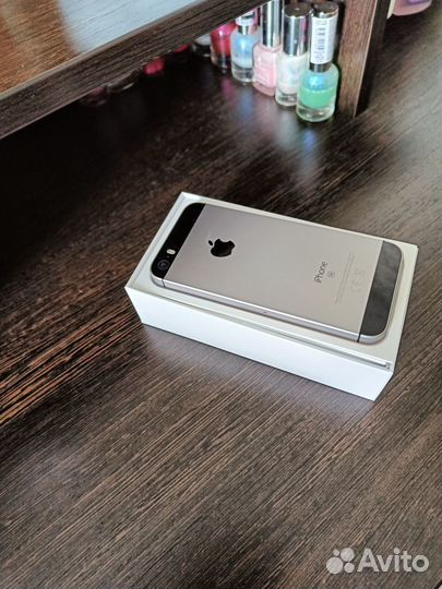 iPhone SE, 32 ГБ