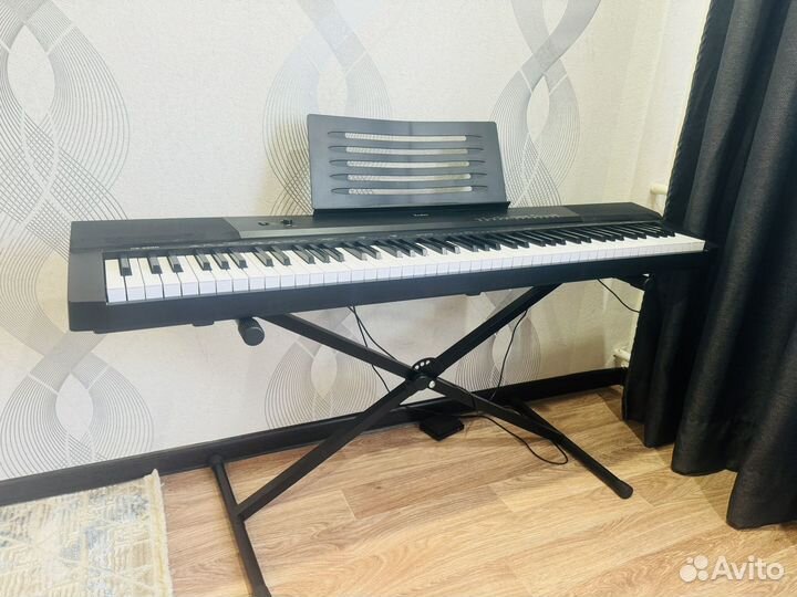 Синтезатор и стойка