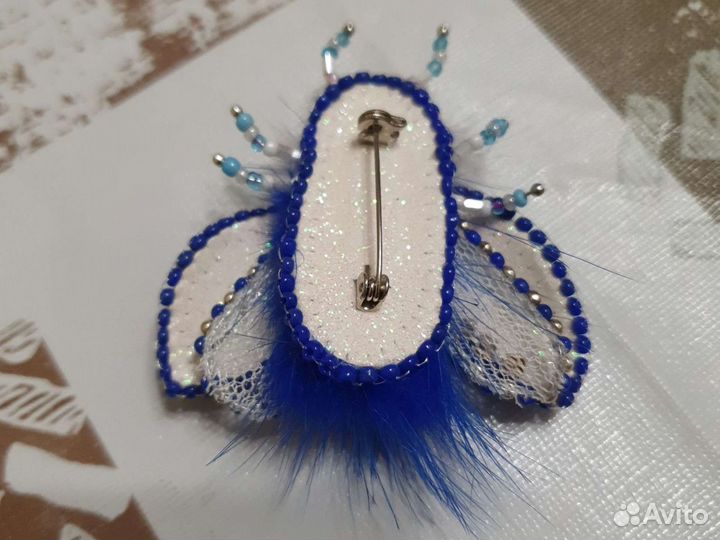 Брошь ручной работы из бисера