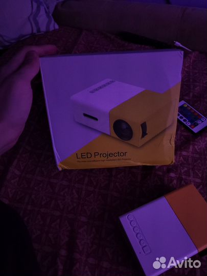 Мини проектор YG300