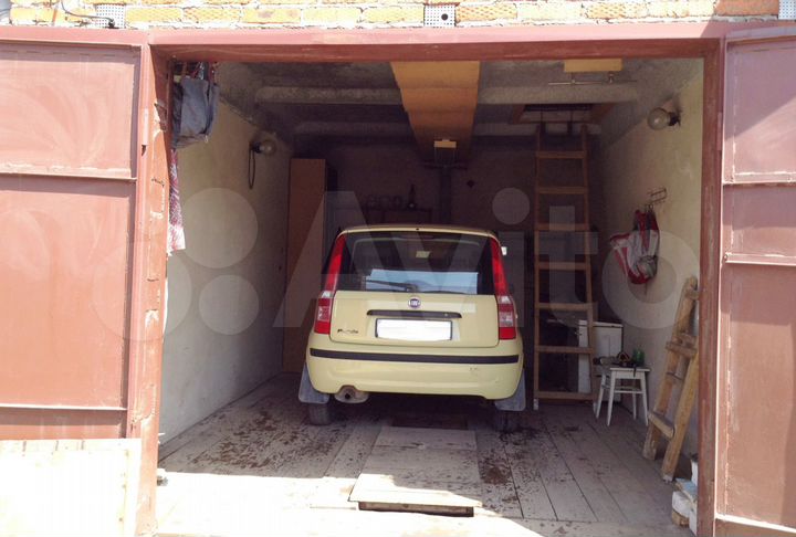 Гараж, > 30 м²