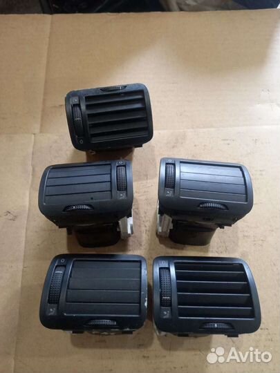 Дефлектор воздуха в торпеду Пассат Б5 3B0819704D