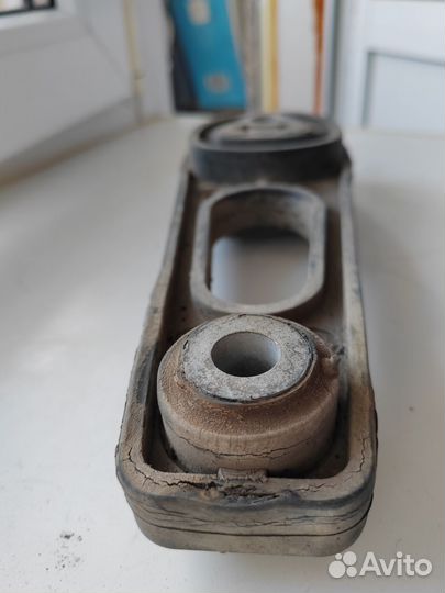 Нижняя Опора двигателя renault duster