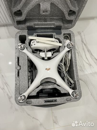 Квадрокоптер dji phantom 4 pro