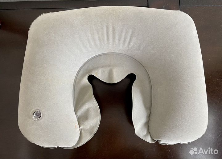 Подушка подголовник туристическая