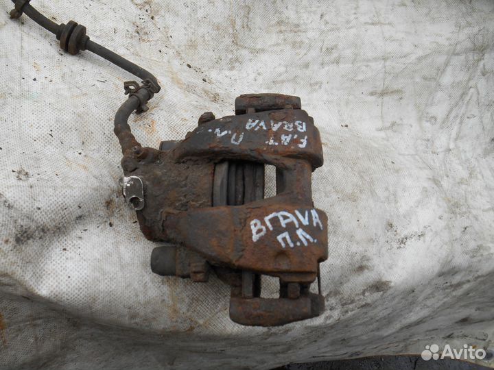 Передний левый суппорт Fiat Brava Фиат Брава