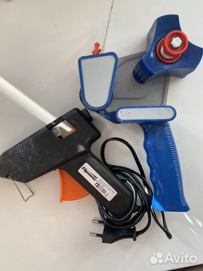 Диспенсер для скотча, клеевой пистолет