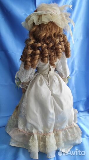 Фарфоровая кукла 40 см