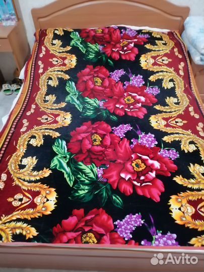 Пледы и покрывало