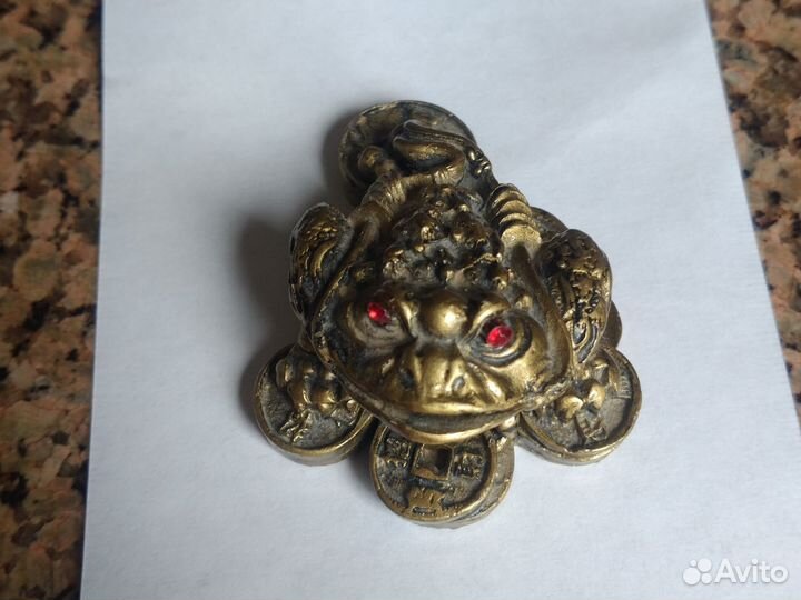 Жаба в золоте