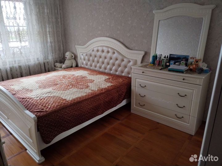 Спальный гарнитур бу белый