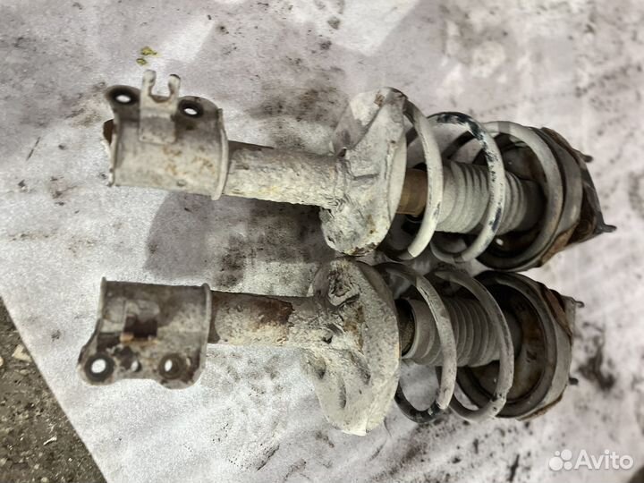 Стойка передняя Mazda Capella GF