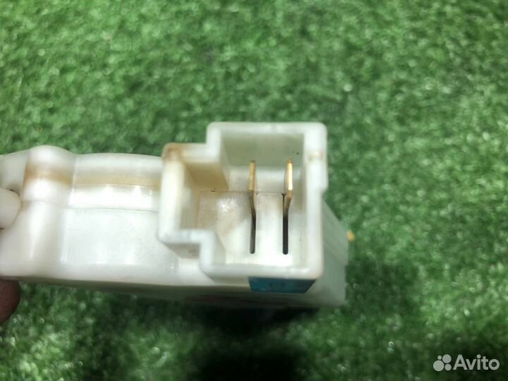 Замок лючка бензобака Nissan Fuga Y50 PY50 PNY50