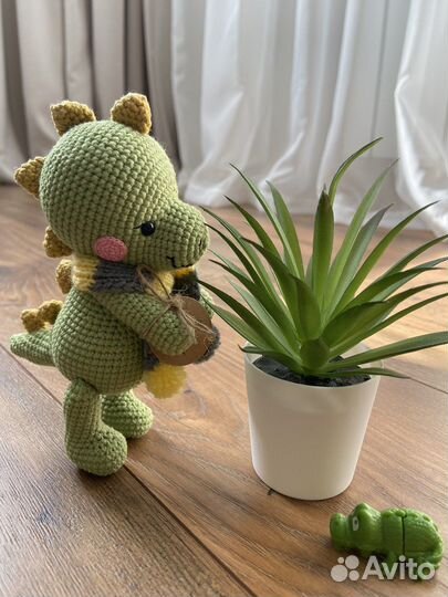 Игрушка вязанная Динозавр