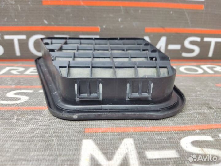 Решетка вентиляционная задняя левая Mercedes-Benz