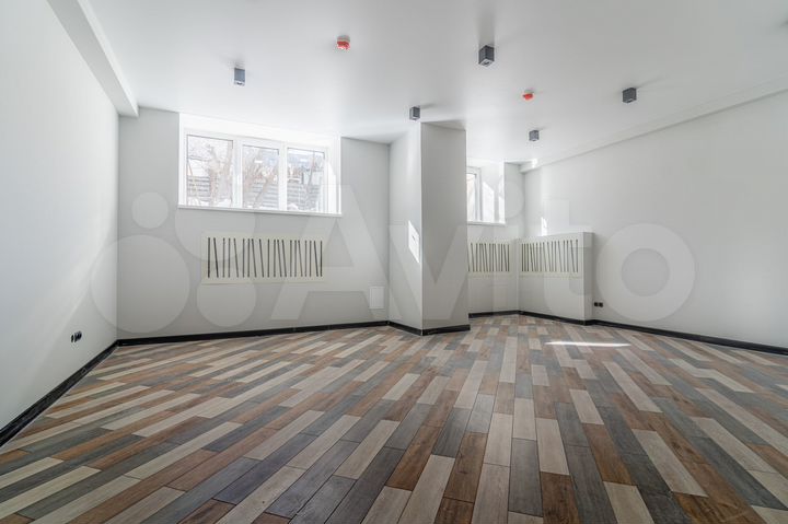 Офис с арендатором и дизайнерским ремонтом