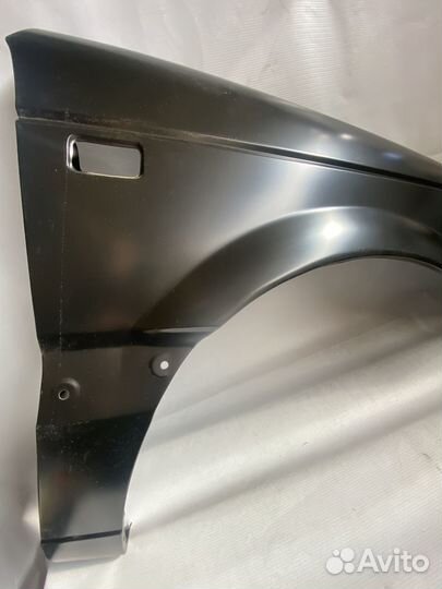 Крыло правое переднее Volswagen Passat B3