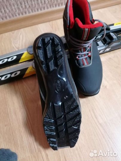 Лыжи беговые с ботинками 44 размера