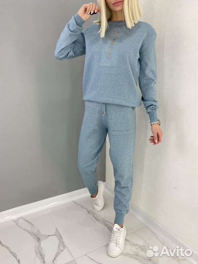 Костюм женский