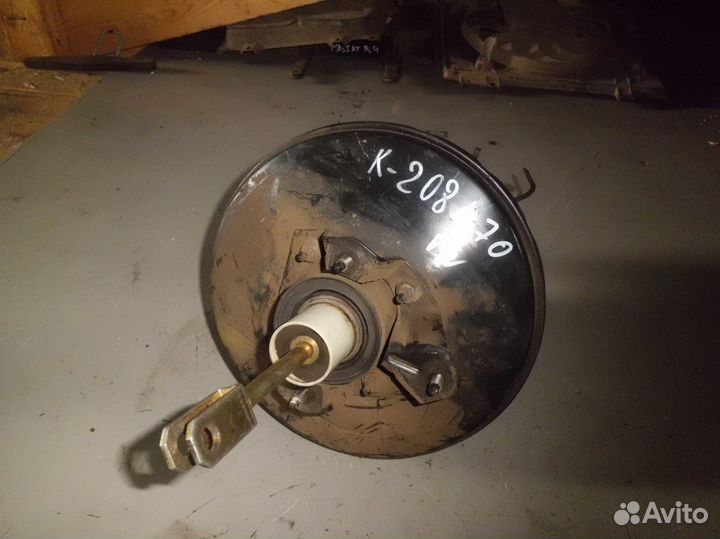 Усилитель тормозов вакуумный (Volkswagen Golf)