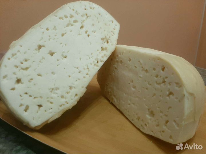 Творог, масло, молоко домашнее. Сыр крафтовый