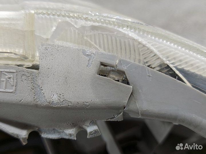 Фара передняя правая Toyota Corolla ZZE120 1.6 3ZZ