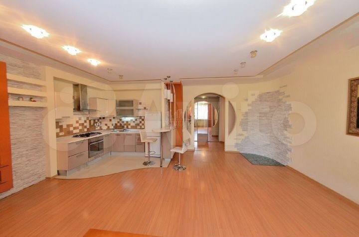 3-к. квартира, 90 м², 1/6 эт.