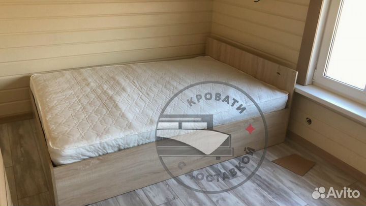 Кровать с матрасом