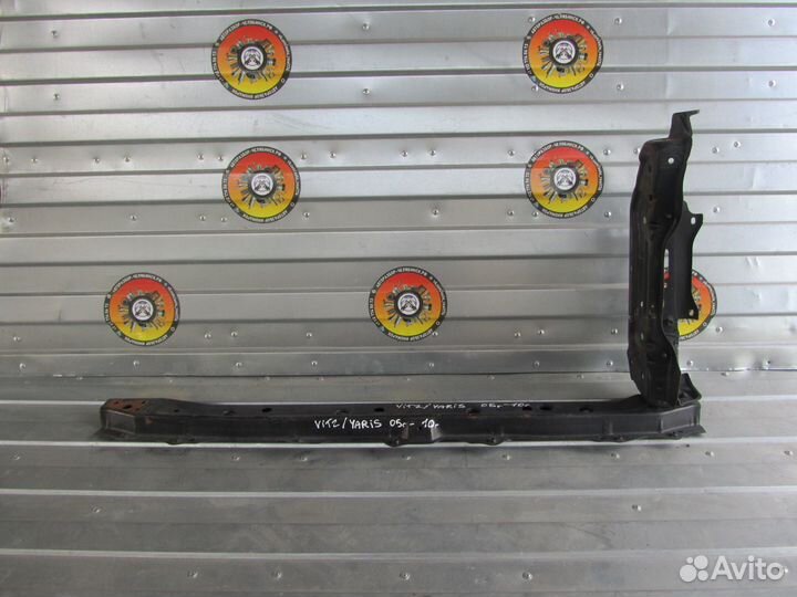 Панель передняя (телевизор) Toyota Vitz Yaris