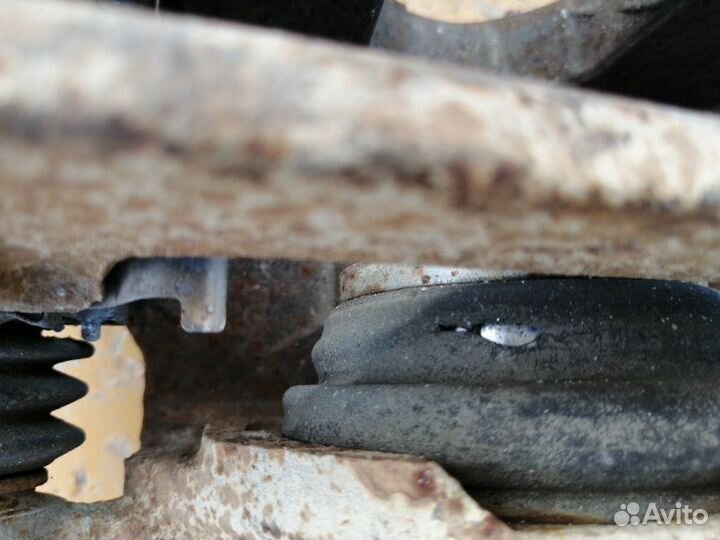 Суппорт передний левый Mazda Atenza GG