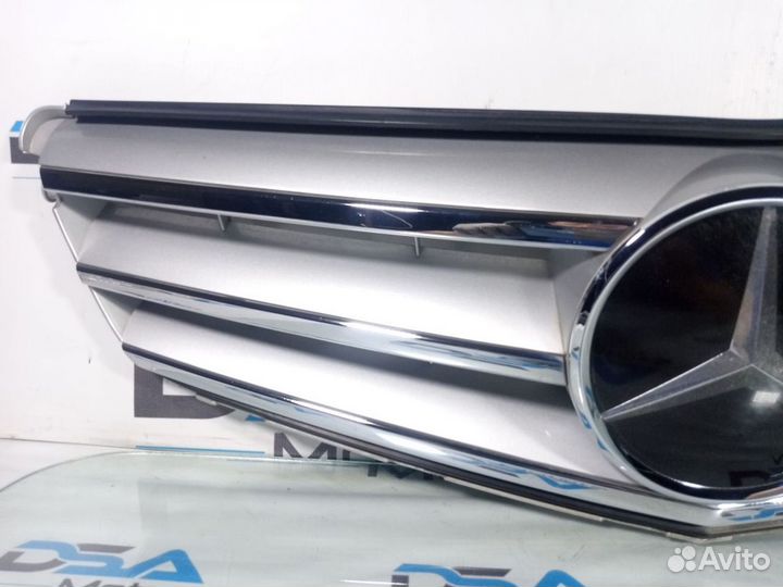 Решетка радиатора Mercedes W204 рест из Японии