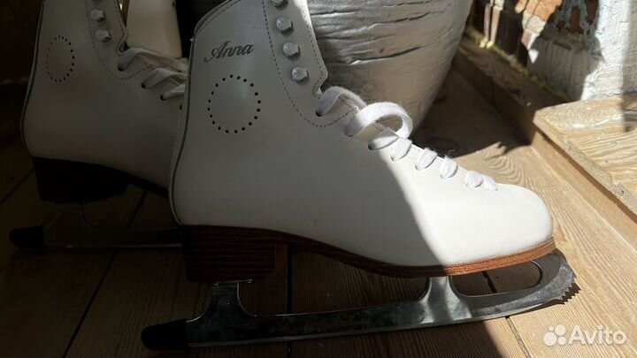 Коньки фигурные женские Anna 39 размер