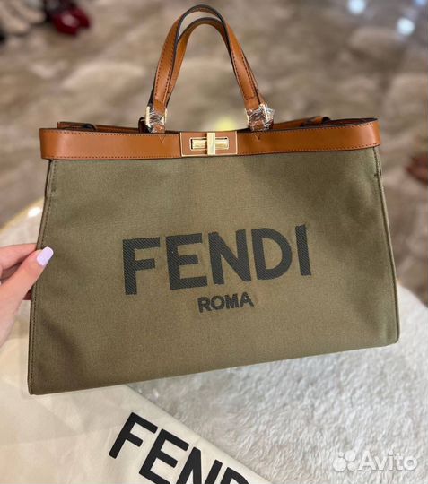 Сумка Fendi Peekaboo