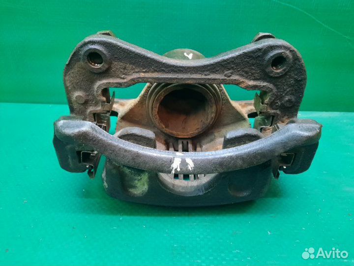 Суппорт тормозной передний левый Hyundai Elantra