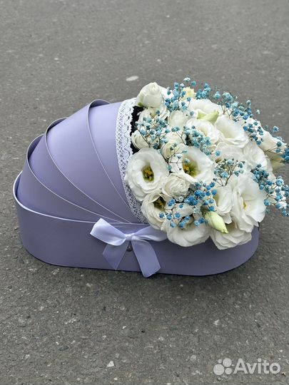 Цветы в люльке