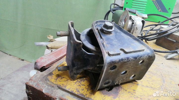 Подушка кпп субару импреза передний привод(2wd)