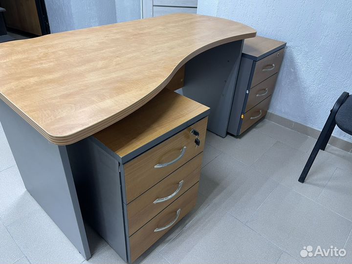 Стол офисный с тумбой