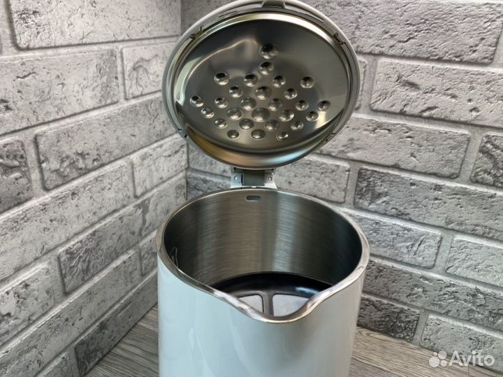 Чайник электрический Midea MK-8082 1.7л Белый