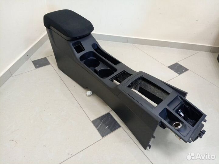 Подлокотник Mitsubishi Lancer CY 4B10 2008